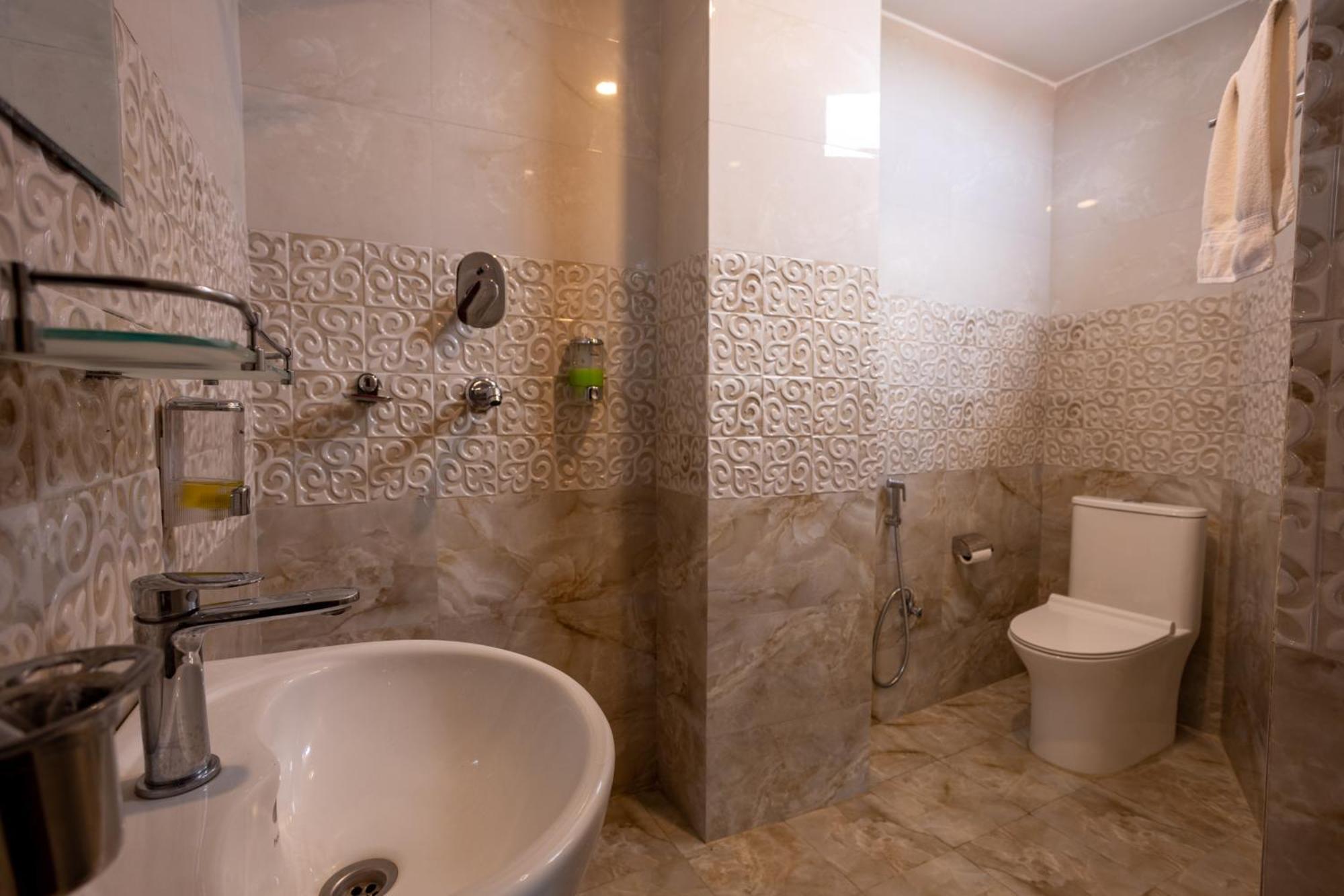 Airport Himalaya Boutique Hotel 카트만두 외부 사진